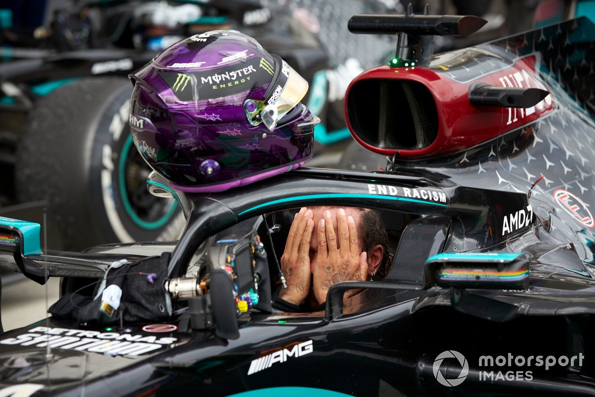 Lewis Hamilton, Mercedes-AMG Petronas F1, festeggia la vittoria al parc ferme