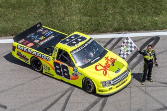 Race Winner Matt Crafton, ThorSport Racing, Ideal Door/Menards Ford F-150