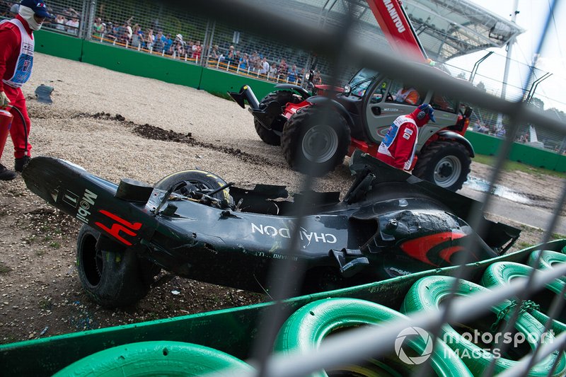 La voiture accidentée de Fernando Alonso, McLaren MP4-31