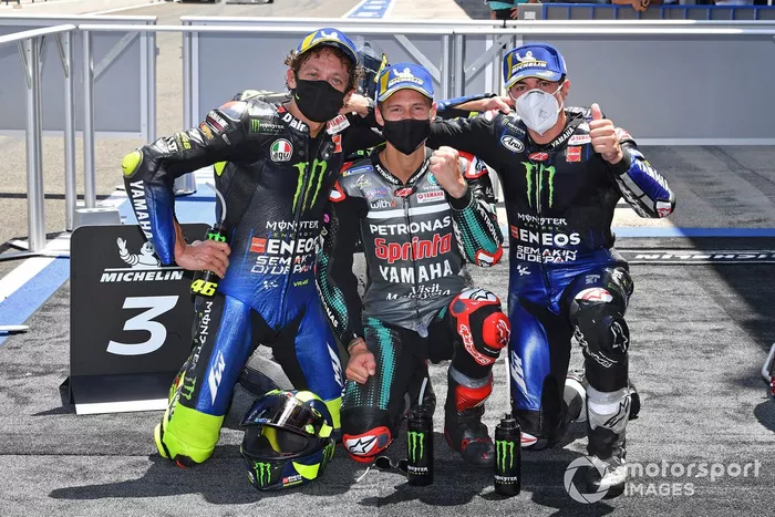 Podio:l ganador de la carrera Fabio Quartararo, Petronas Yamaha SRT, segundo lugar Maverick Viñales, Yamaha Factory Racing, tercer lugar Valentino Rossi, Yamaha Factory Racing
