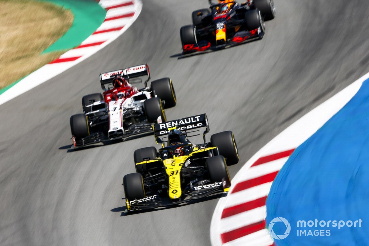Esteban Ocon, Renault F1 Team R.S.20, Kimi Raikkonen, Alfa Romeo Racing C39, Alex Albon, Red Bull Racing RB16