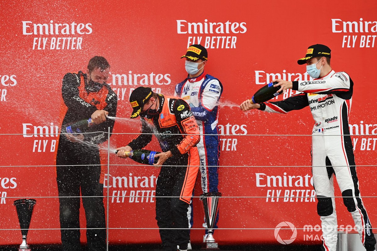 Podio: Bent Viscaal, MP Motorsport, Lirim Zendeli, Trident y Theo Pourchaire, ART Grand Prix