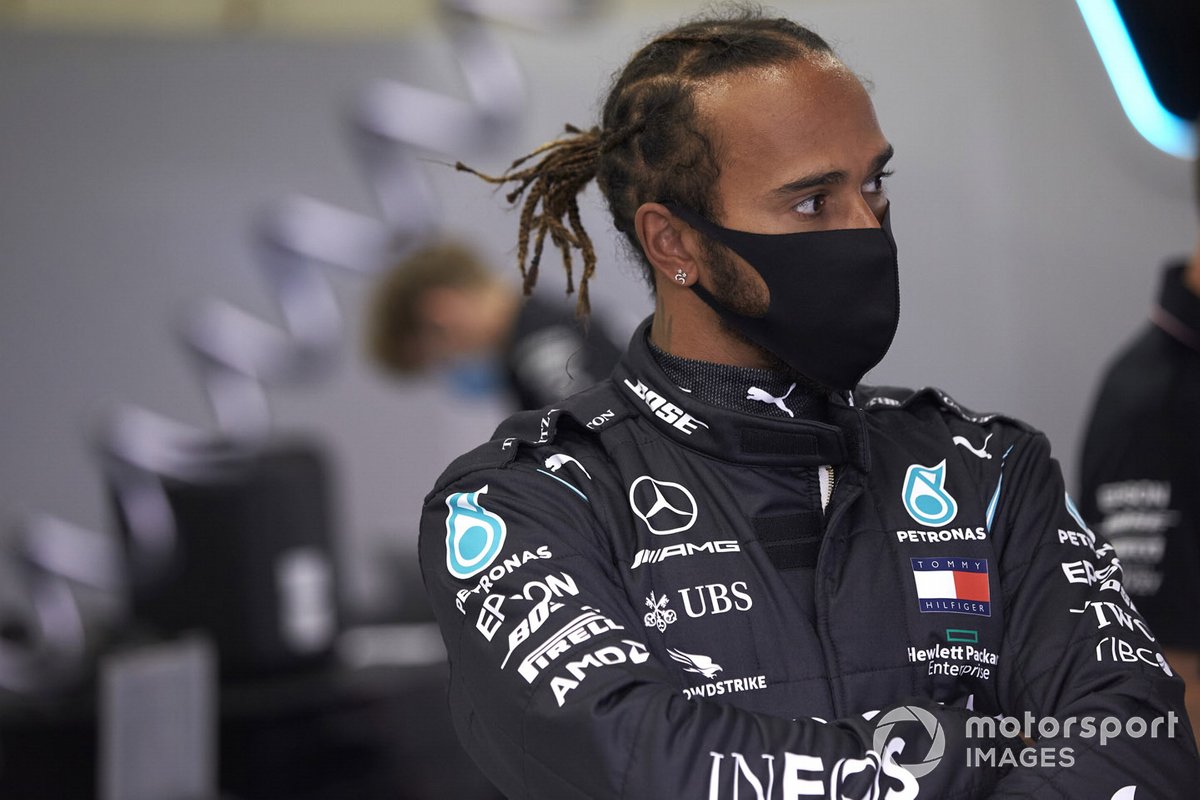 Lewis Hamilton, Mercedes-AMG Petronas F1 in the garage