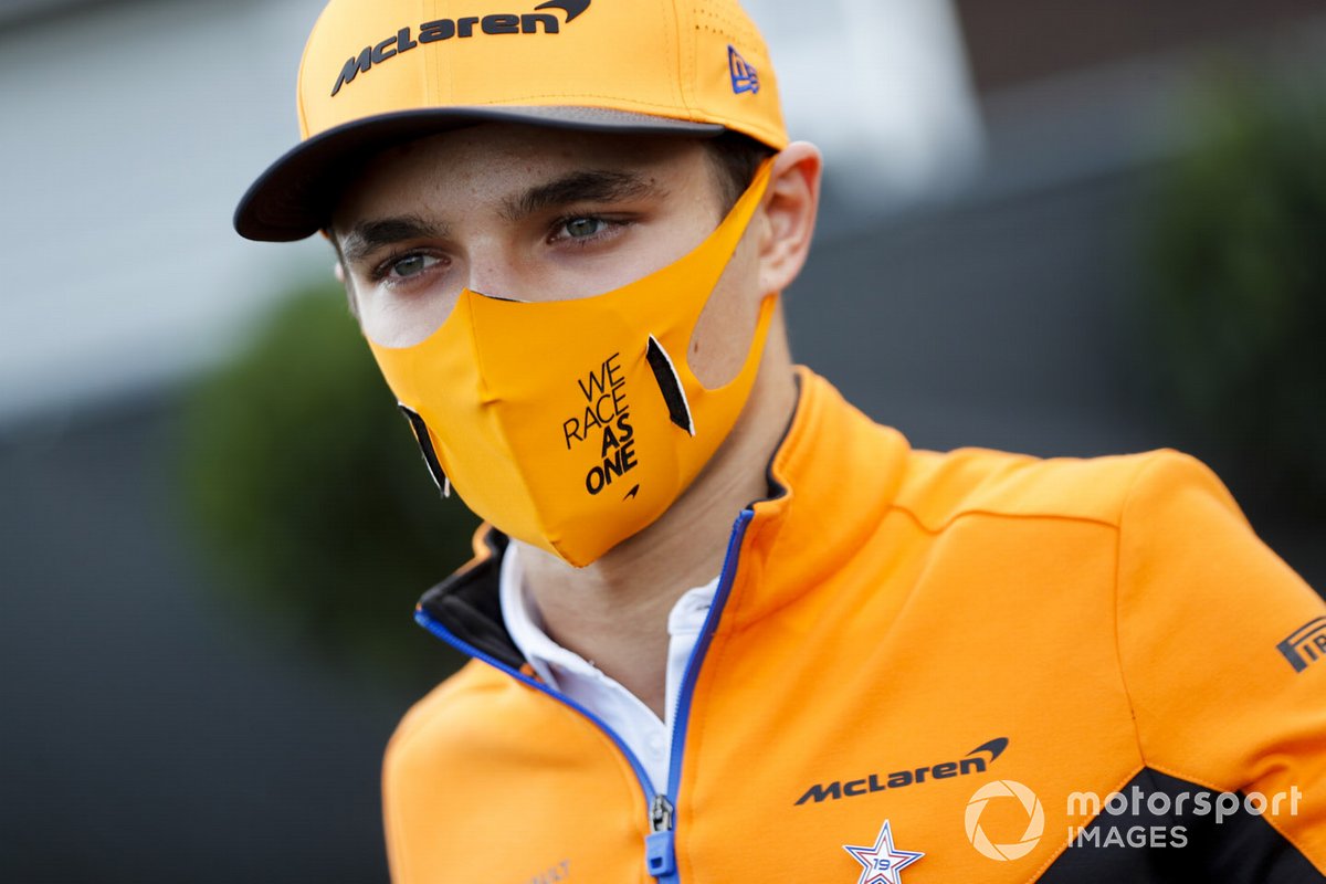 Lando Norris, McLaren con los medios
