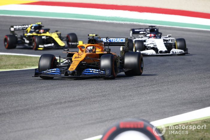 Lando Norris, McLaren MCL35, Daniil Kvyat, AlphaTauri AT01, Esteban Ocon, Renault F1 Team R.S.20