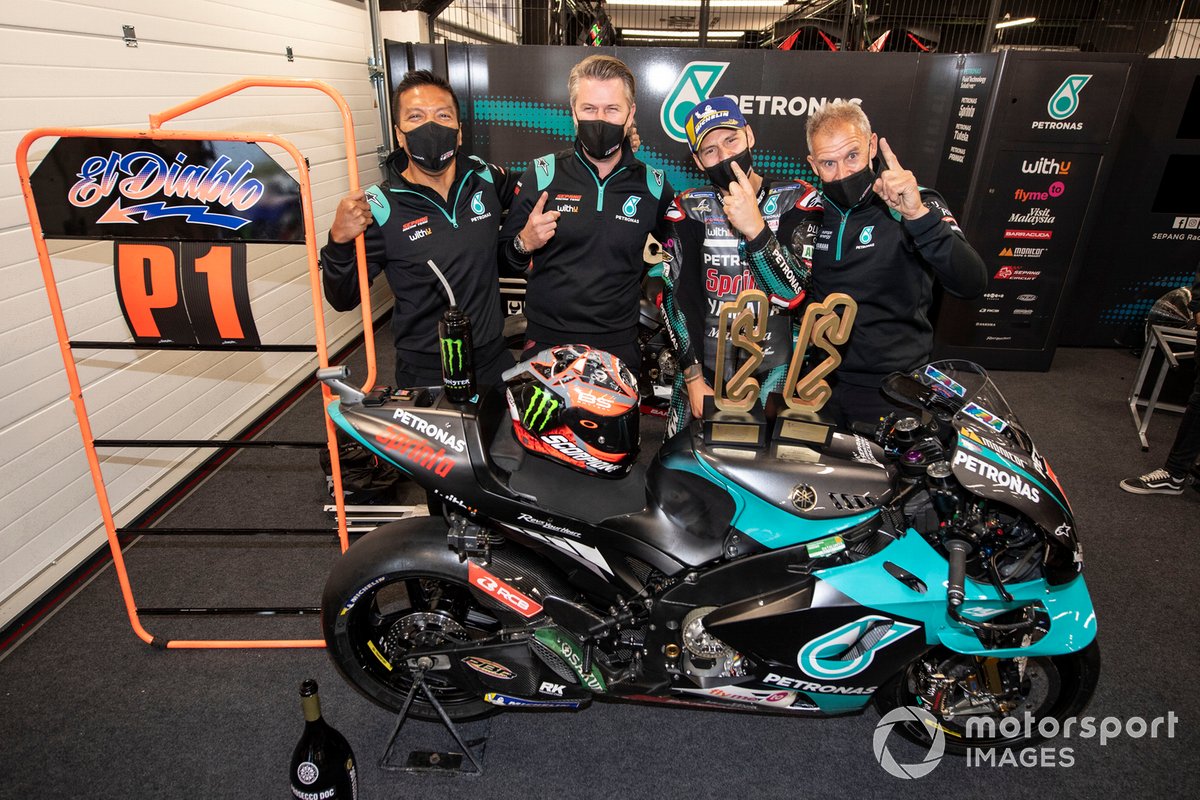 Ganador Fabio Quartararo, Petronas Yamaha SRT celebra con el Petronas Yamaha SIC team