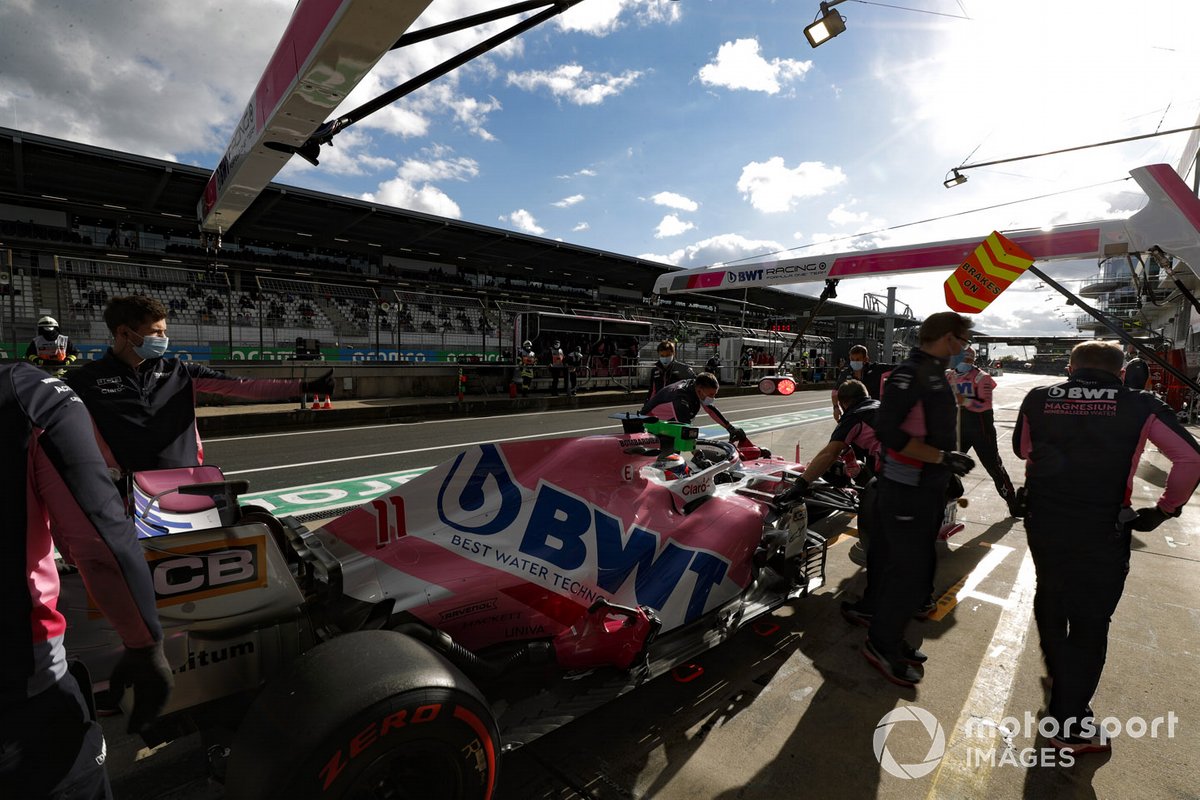 Sergio Pérez, Racing Point RP20, en pits