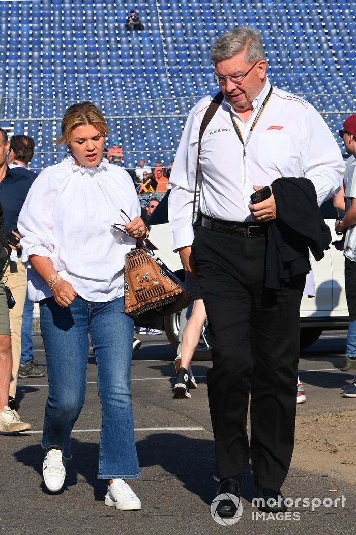 Corinna Schumacher, con Ross Brawn, Director General de Deportes de Motor, FOM