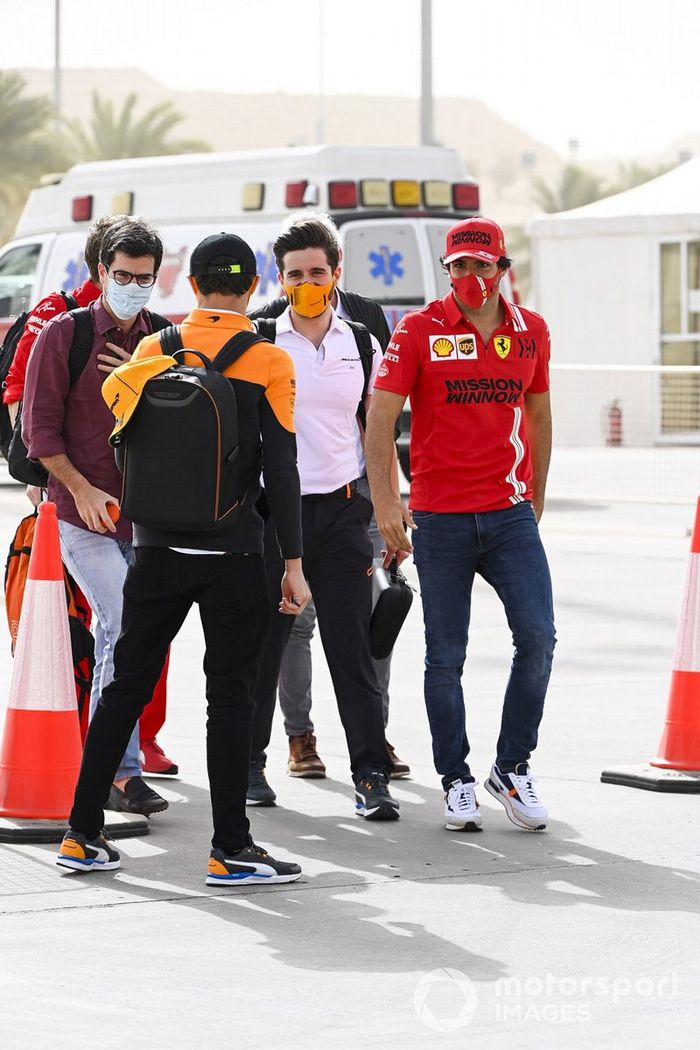 Carlos Sainz Jr., Ferrari y Lando Norris, McLaren 