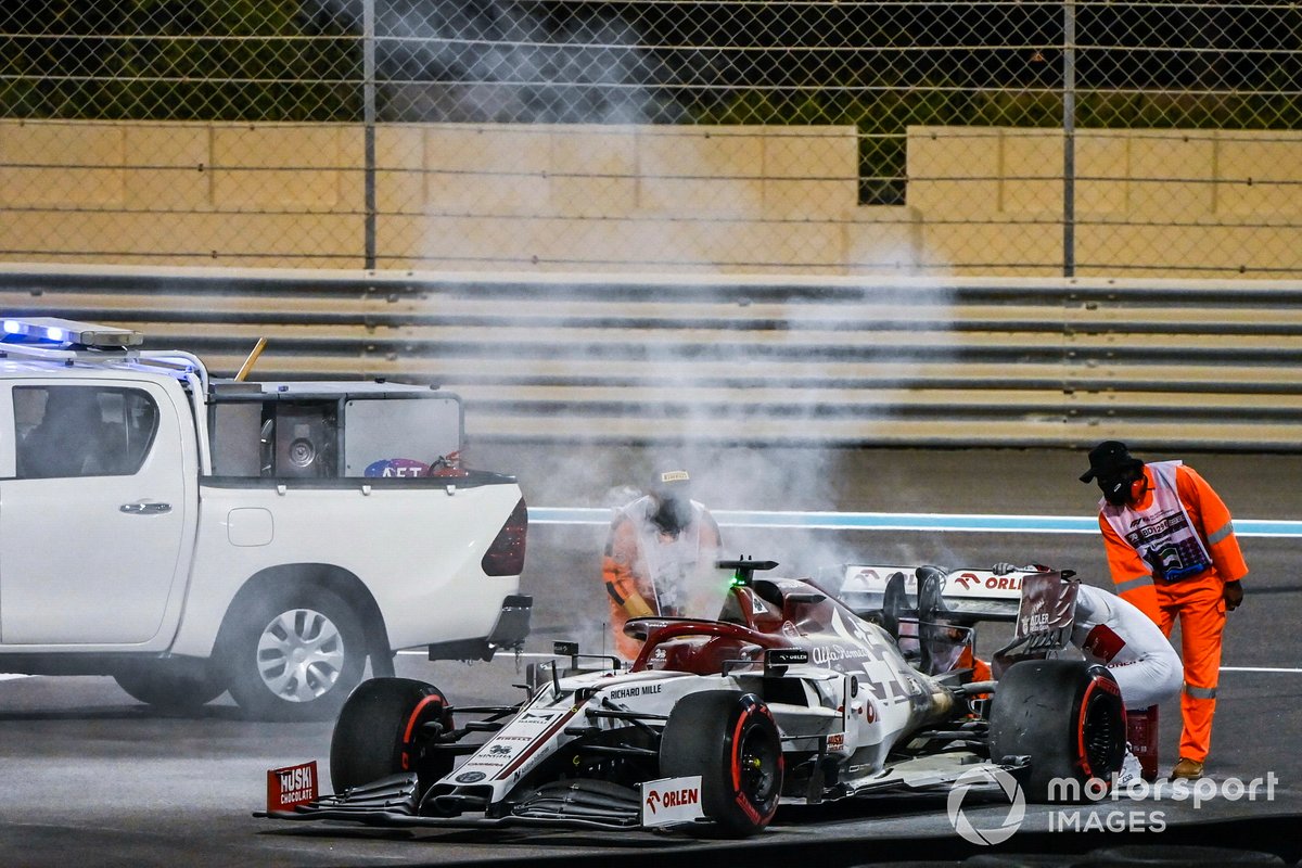 Feuer am Auto von Kimi Räikkönen