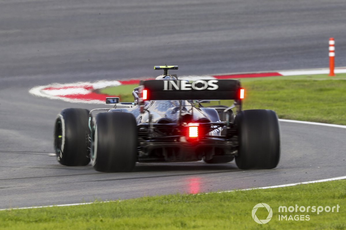Valtteri Bottas, Mercedes F1 W11, spin atıyor