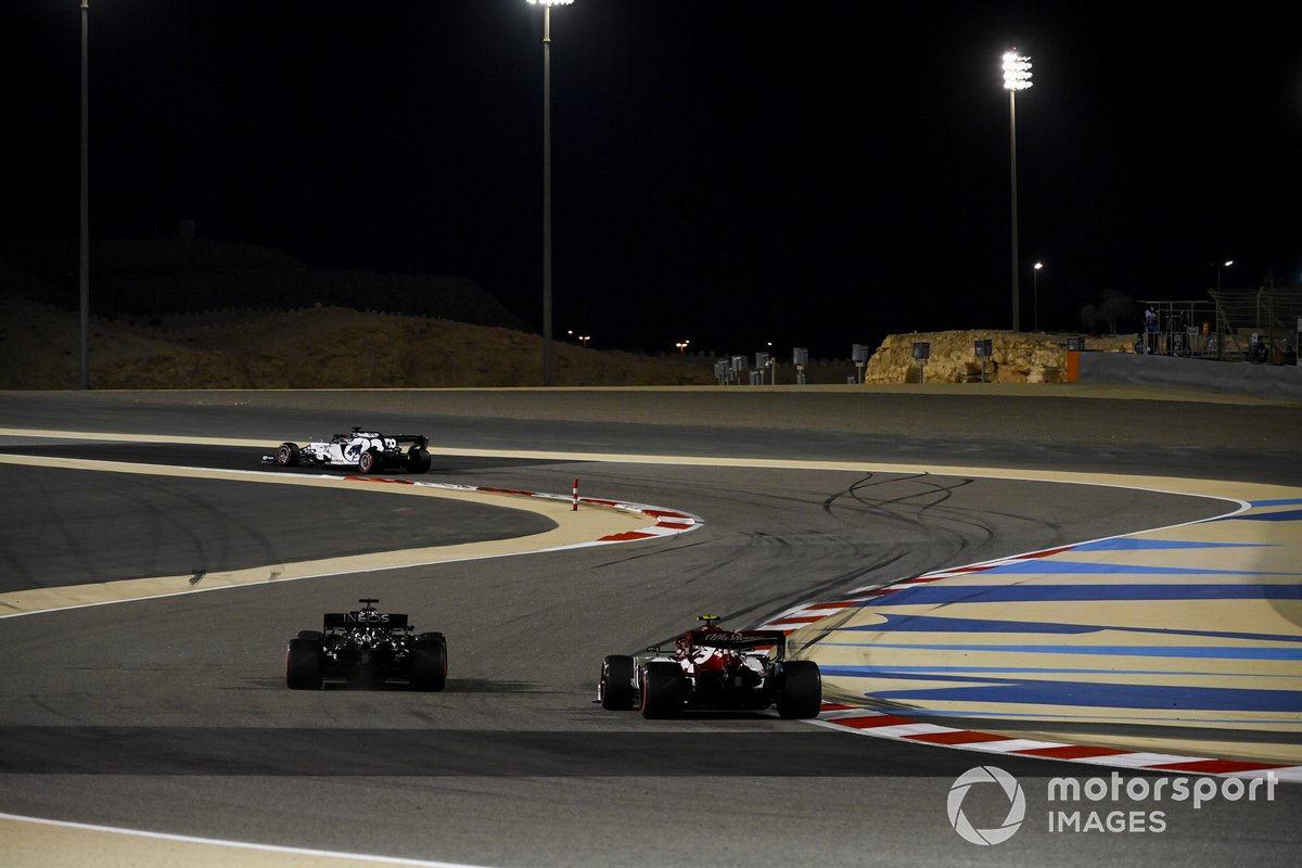 George Russell, Mercedes F1 W11, Antonio Giovinazzi, Alfa Romeo Racing C39