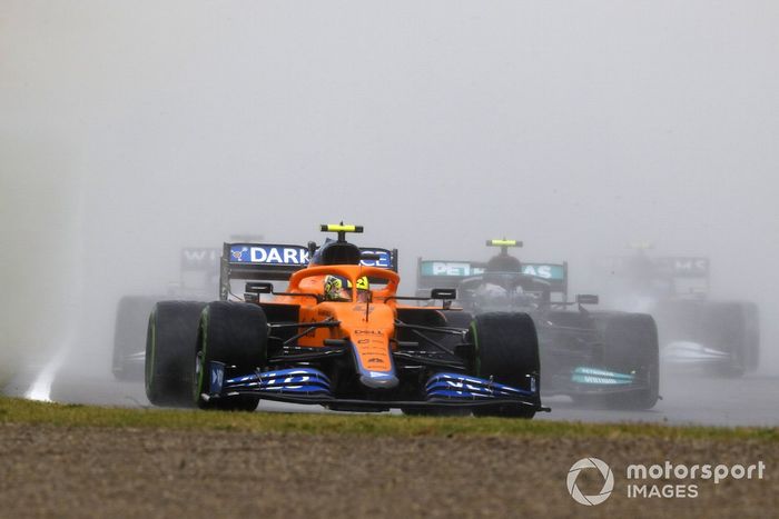 Lando Norris, McLaren MCL35M, Valtteri Bottas, Mercedes W12