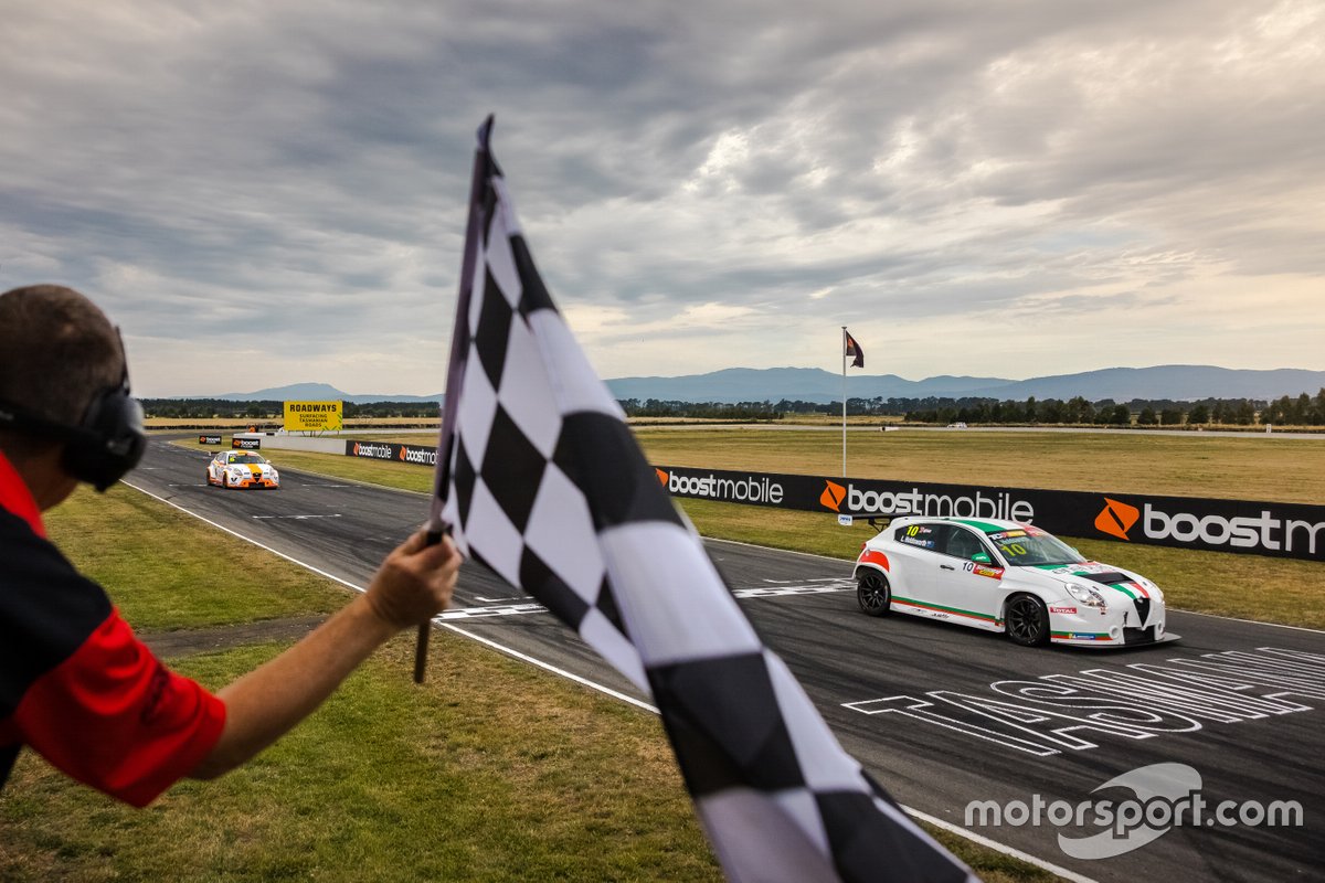 Lee Holdsworth, Ash Seward Motorsport, Alfa Romeo Giulietta Veloce TCR