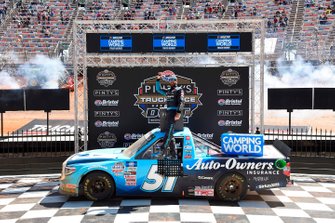 Race winner Martin Truex Jr., Kyle Busch Motorsports, Toyota Tundra Auto-Owners Insurance