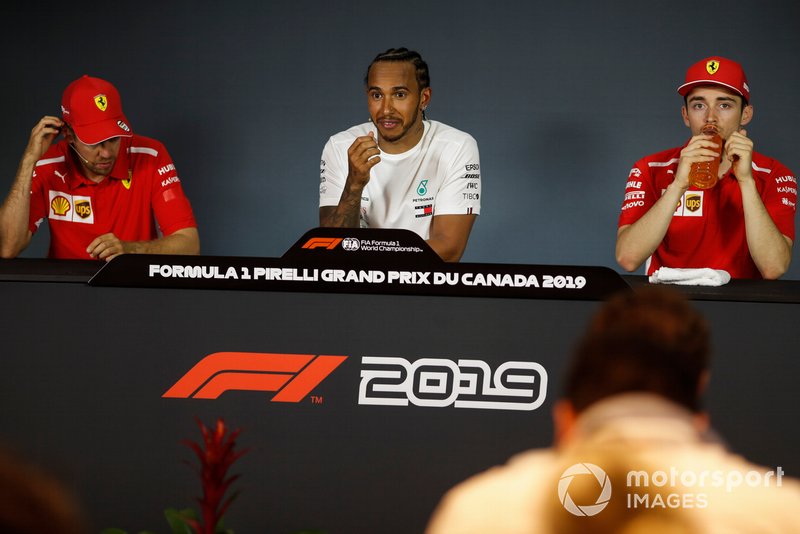 Sebastian Vettel, Ferrari, Lewis Hamilton, Mercedes AMG F1 e Charles Leclerc, Ferrari alla conferenza stampa