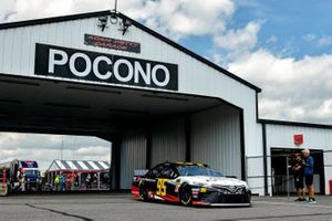 Matt DiBenedetto, Leavine Family Racing, Toyota Camry Toyota Express Maintenance