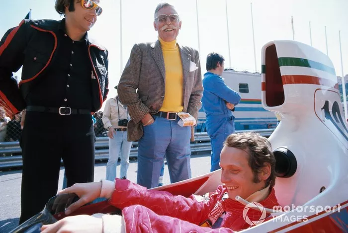 Niki Lauda, Ferrari 312T, junto a Huschke von Hanstein y el periodista austriaco Heinz Prueller