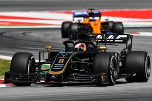 Romain Grosjean, Haas F1 Team VF-19, en Carlos Sainz Jr., McLaren MCL34