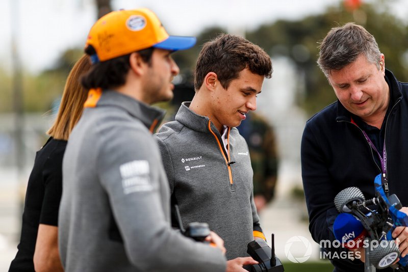 Carlos Sainz Jr., McLaren and Lando Norris, McLaren compete on a Sky TV Challenge with Natalie Pinkham, Sky TV and David Croft, Sky TV