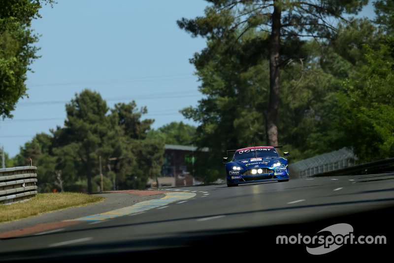 #90 TF Sport Aston Martin Vantage: Salih Yoluc, Euan Hankey, Charlie Eastwood