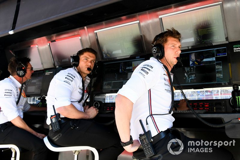 Pit wall Mercedes