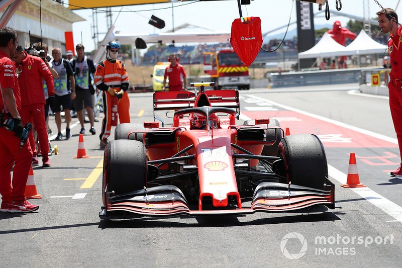 Charles Leclerc, Ferrari SF90, ai box durante le prove