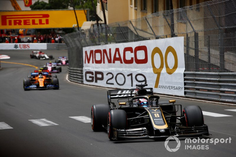 Romain Grosjean, Haas F1 Team VF-19, leads Lando Norris, McLaren MCL34