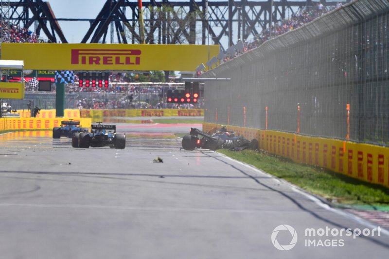 Choque de Kevin Magnussen, Haas F1 Team VF-19, golpea el Muro de los Campeones en la Q2