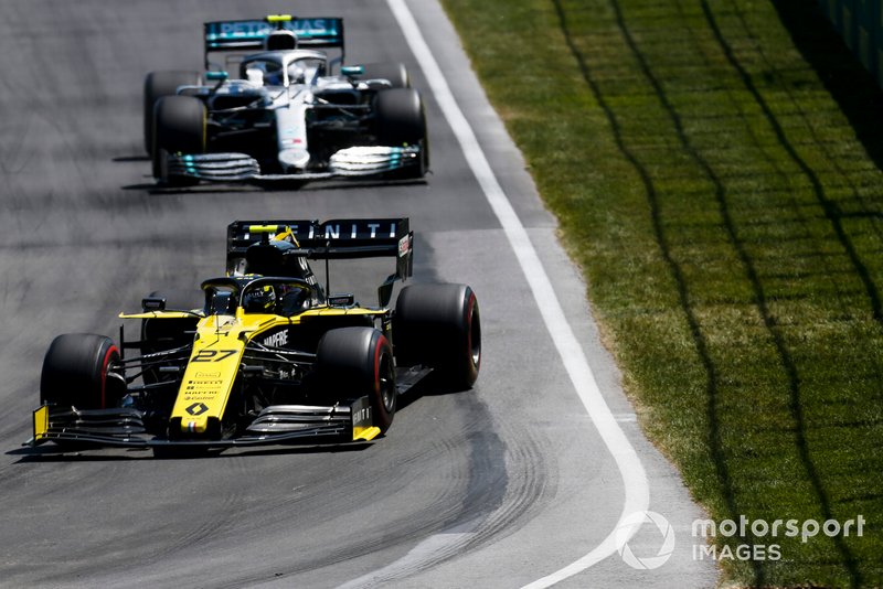 Nico Hulkenberg, Renault F1 Team R.S. 19, Valtteri Bottas, Mercedes AMG W10