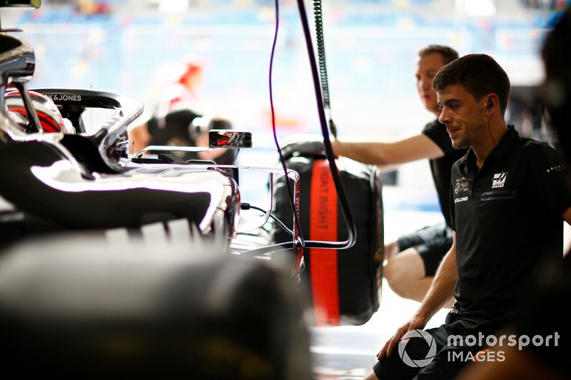 Des membres de l'écurie Haas F1