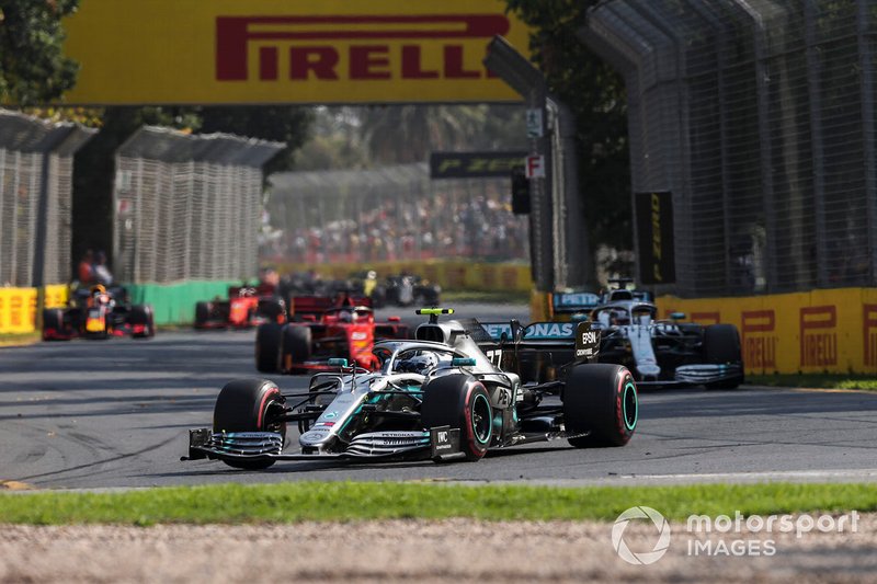 Valtteri Bottas, Mercedes AMG W10, Lewis Hamilton, Mercedes AMG F1 W10, y Sebastian Vettel, Ferrari SF90