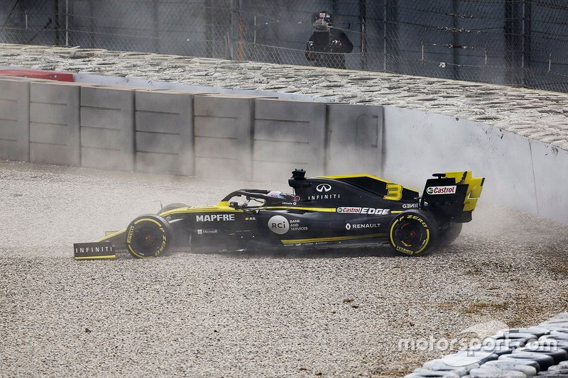 Daniel Ricciardo, Renault F1 Team R.S. 19 nella ghiaia