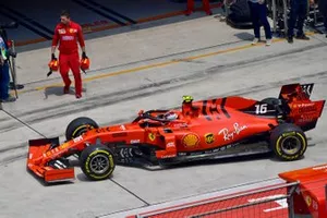 Charles Leclerc, Ferrari SF90, dans la voie des stands