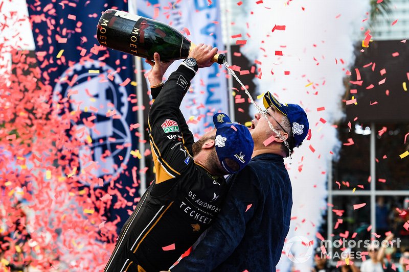 Jean-Eric Vergne, DS TECHEETAH, celebrates with a team representative