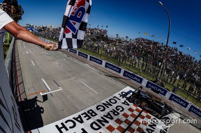Ganador #5 Mustang Sampling Racing Cadillac DPi, DPi: Joao Barbosa, Filipe Albuquerque