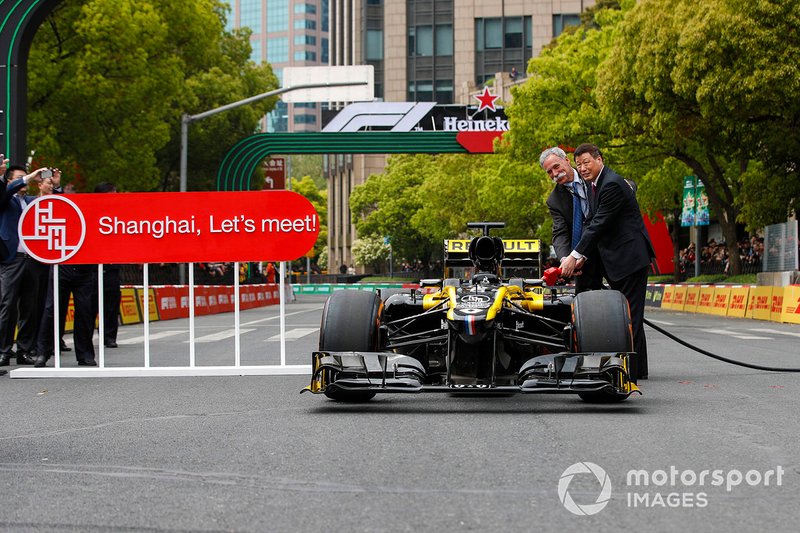 Unveiling car with Chase Carey, Chairman, Formula 1