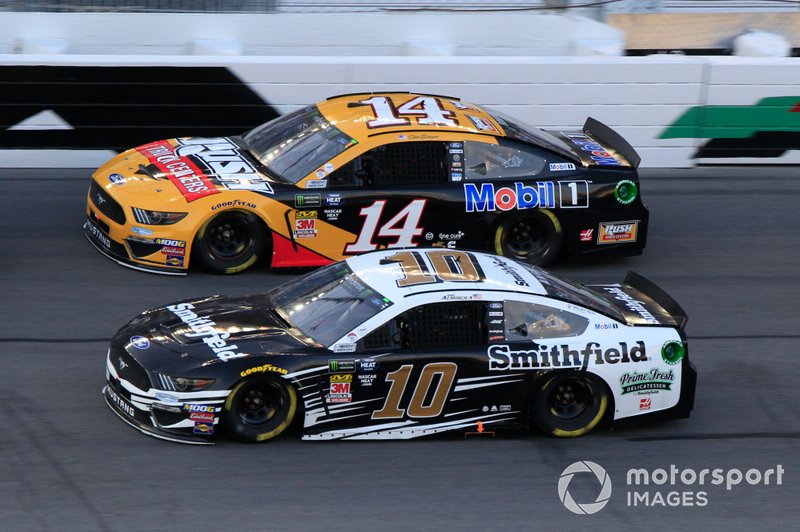 Clint Bowyer, Stewart-Haas Racing, Ford Mustang Rush Truck Centers/Mobil 1 Aric Almirola, Stewart-Haas Racing, Ford Mustang Smithfield