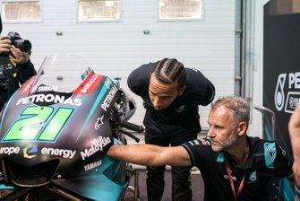 Lewis Hamilton with the bike of Franco Morbidelli, Petronas Yamaha SRT