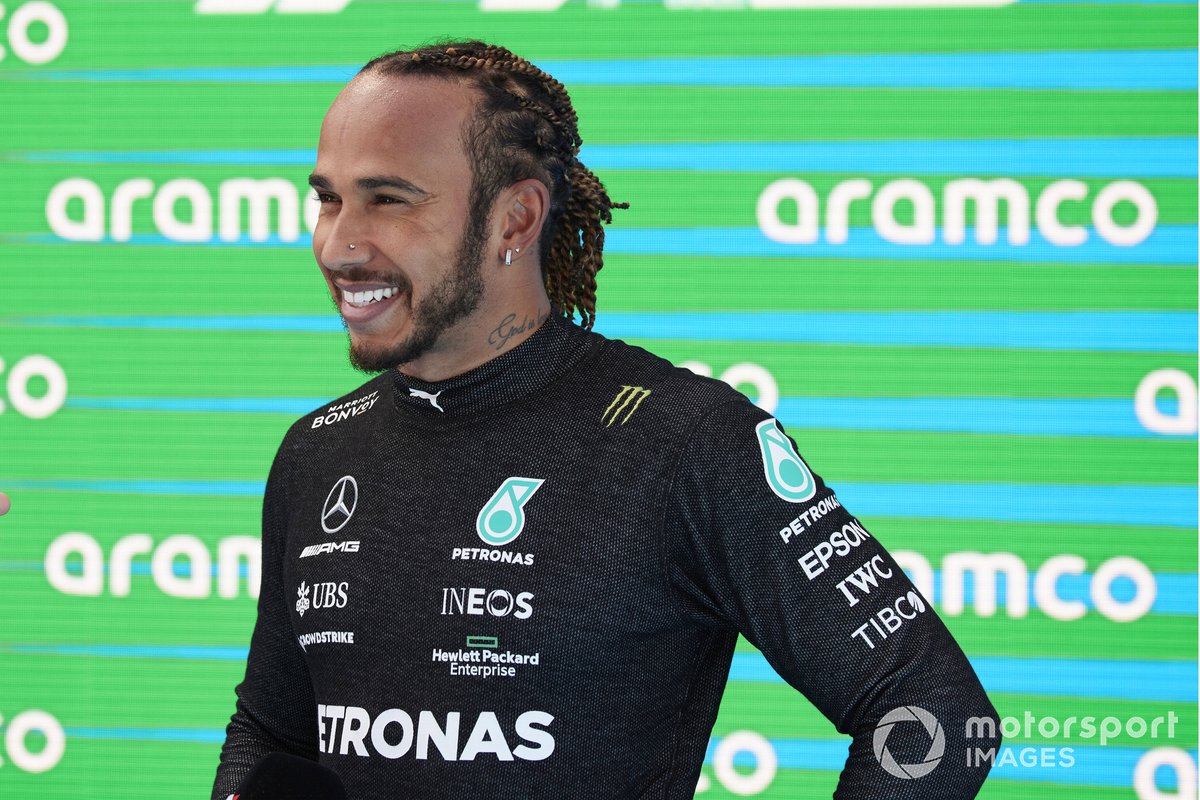 Lewis Hamilton, Mercedes, al Parc Ferme dopo aver conquistato la 100esima pole in F1