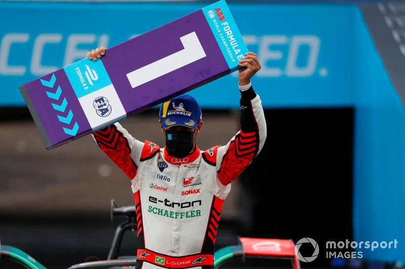 Podio: ganador Lucas Di Grassi, Audi Sport ABT Schaeffler
