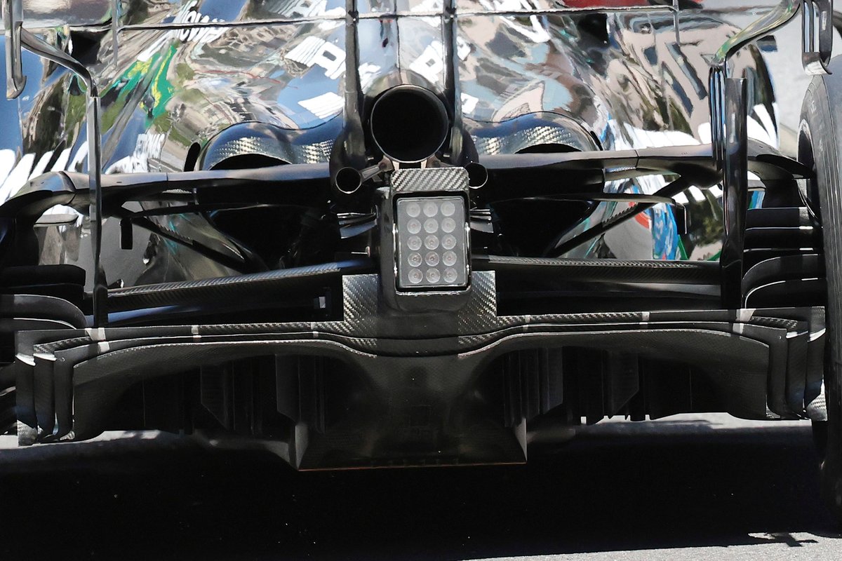 Mercedes W12: Diffusor