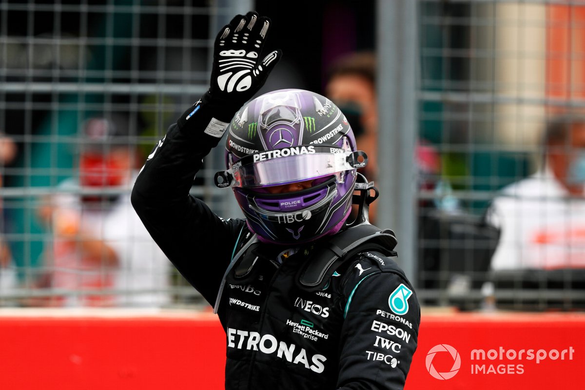 Segundo lugar Lewis Hamilton, Mercedes, en Parc Ferme