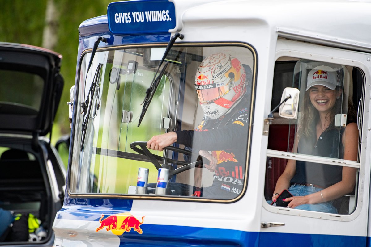 Catie Munnings en Max Verstappen, Red Bull Racing