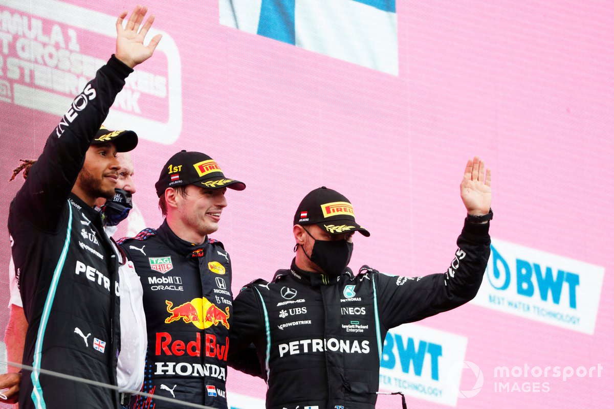 Podio: Helmut Marko, Consultor de Red Bull Racing, ganador de la carrera Max Verstappen, segundo lugar Lewis Hamilton, Mercedes, tercer lugar Valtteri Bottas, Mercedes