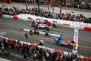 Scott Dixon, Chip Ganassi Racing Honda, Felix Rosenqvist, Meyer Shank Racing Honda, Pit Stop Competition 
