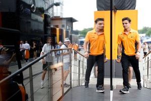 Lando Norris, McLaren F1 Team, en el paddock