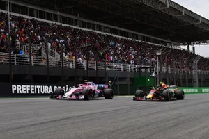 Esteban Ocon, Racing Point Force India VJM11 et Max Verstappen, Red Bull Racing RB14 en lutte