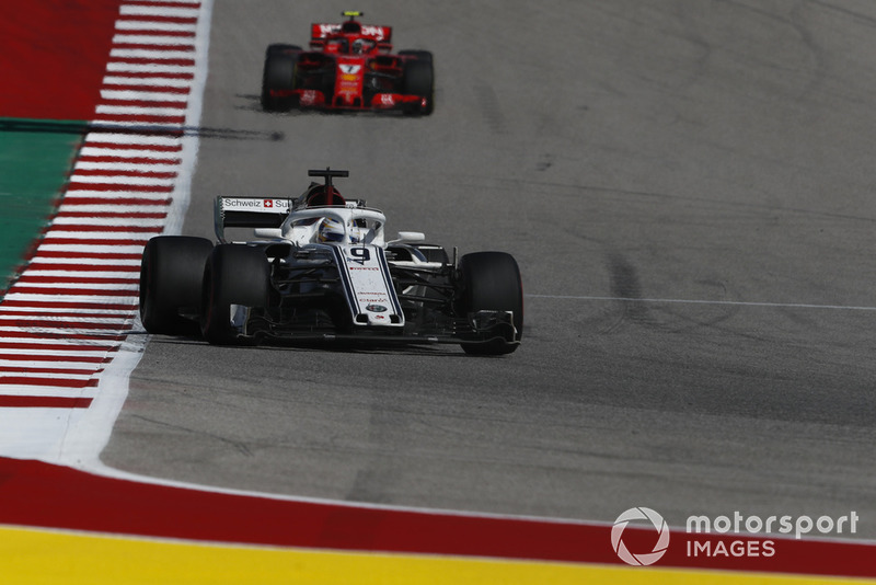 Marcus Ericsson, Sauber C37 ve Kimi Raikkonen, Ferrari SF71H