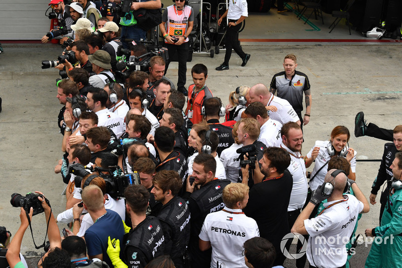 Mercedes-AMG F1 celebran en Parc Ferme